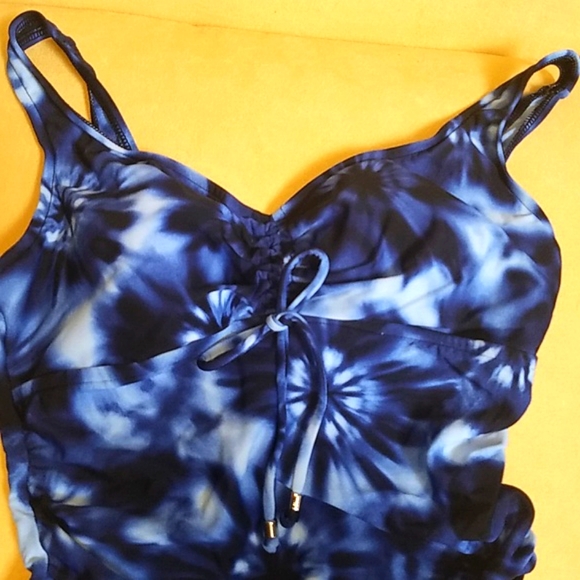 Aqua green size medium swim suit. Light to dark blue tie dye. - Picture 10 of 10